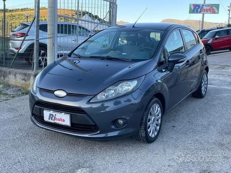 Usata Ford Fiesta 70 CV (51 kW) 2010 Grigio Utilitaria