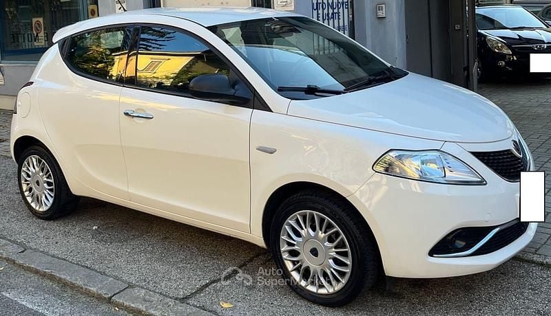 Bianco Usata 2017 Lancia Ypsilon Silver Due volumi | 7500 € (Buon prezzo) - Immagine 1/4