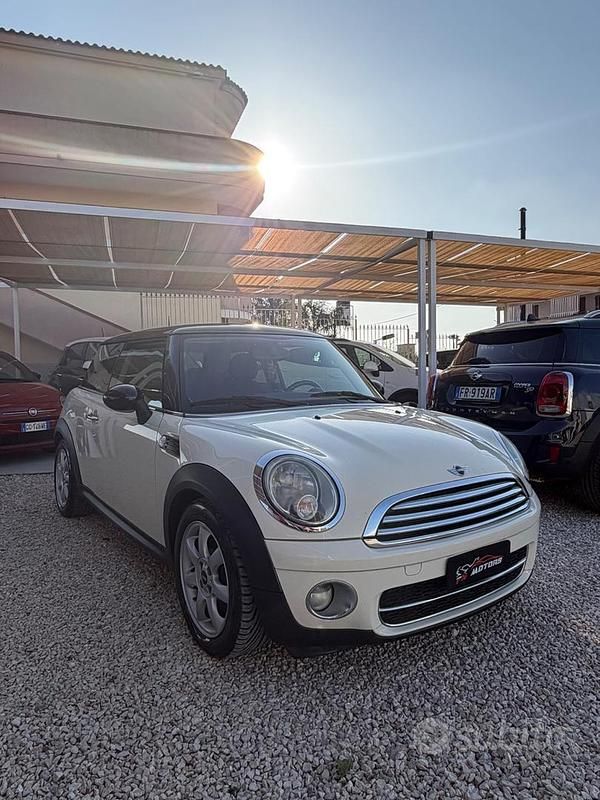 Usata Mini Cooper D 110 CV (80 kW) 2009 Beige Utilitaria