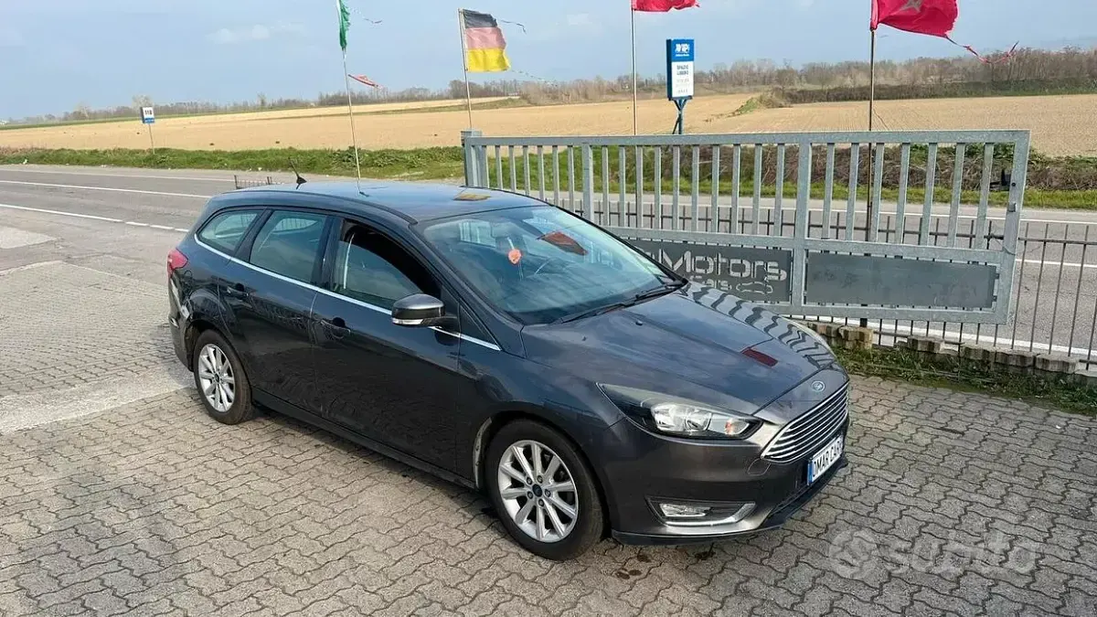 Usata Ford Focus 120 CV (88 kW) 2015 Grigio Station wagon
