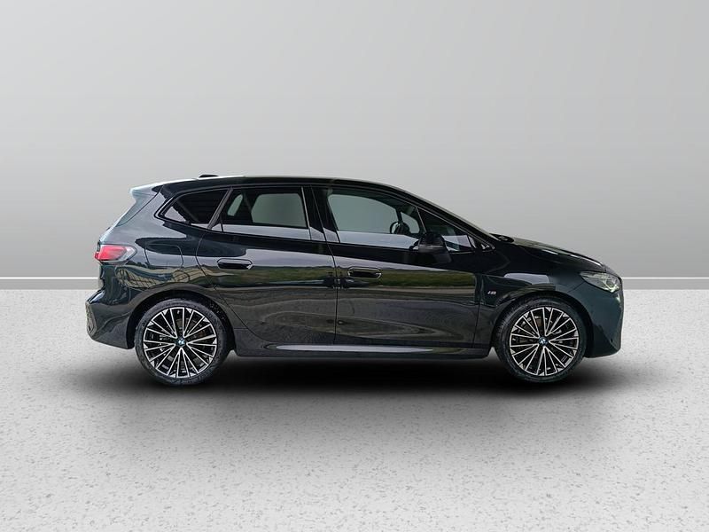 Usata BMW 218 Active Tourer Comfort Edition 150 CV (110 kW) 2024 Black sapphire metallizzato Monovolume