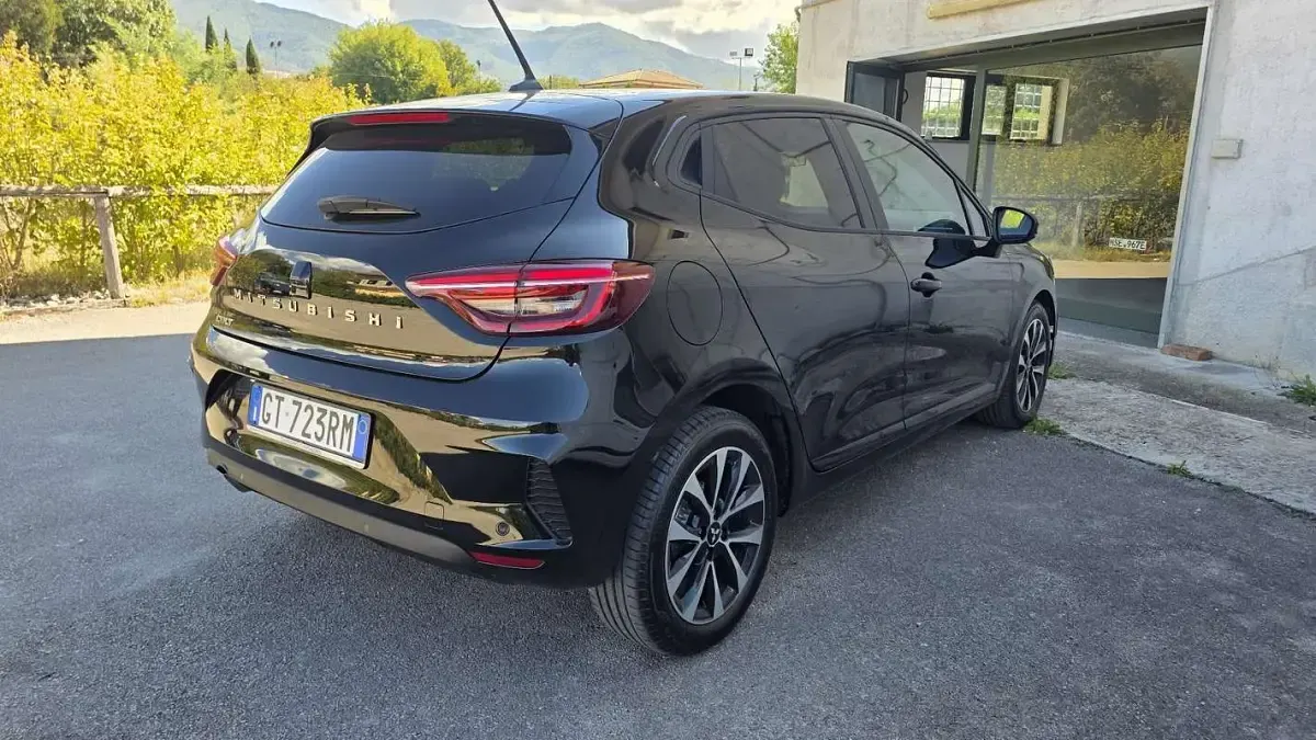 Usata Mitsubishi Colt Invite 91 CV (66 kW) 2023 Nero Utilitaria