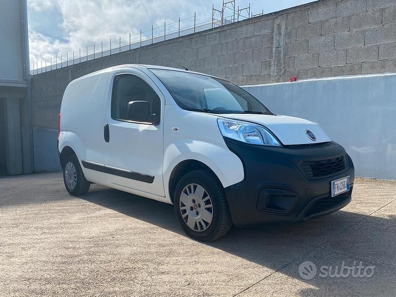 Bianco Usata 2018 Fiat Fiorino Furgone | 7500 € (Buon prezzo) - Immagine 1/4
