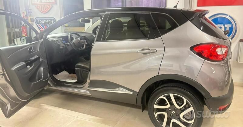 Usata Renault Captur 110 CV (80 kW) 2016 Grigio SUV