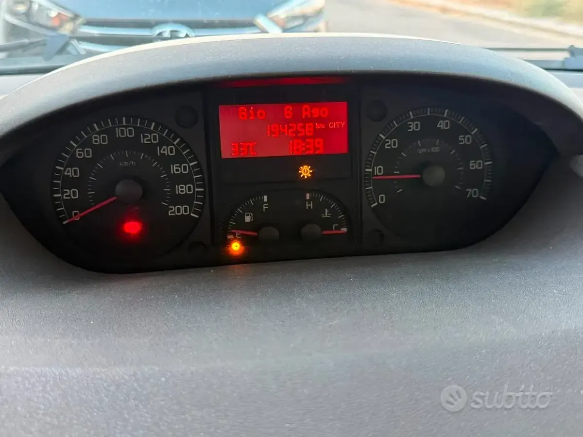 Usata Fiat Idea 70 CV (51 kW) 2005 Grigio Monovolume