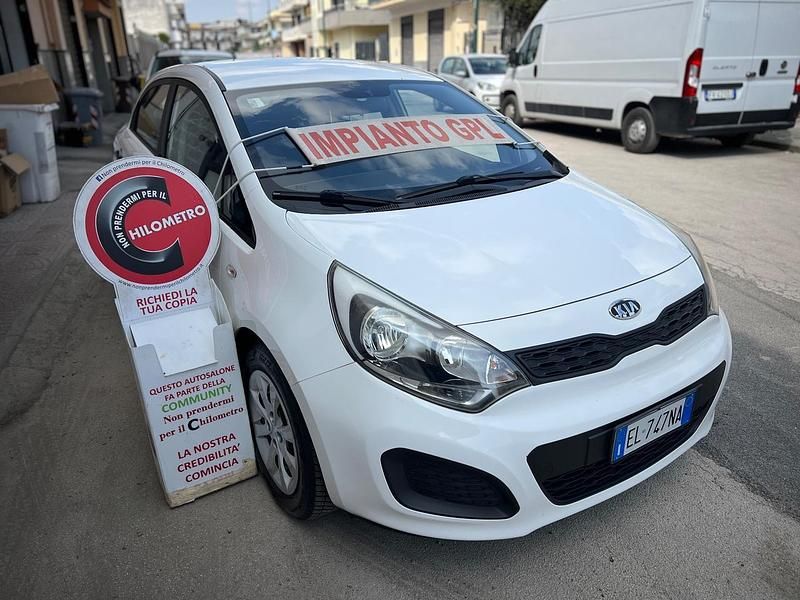 Usata Kia Rio EX 86 CV (63 kW) 2013 Bianco Berlina