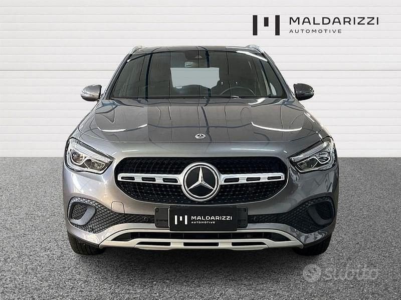 Usata Mercedes GLA180 116 CV (85 kW) 2023 Grigio SUV