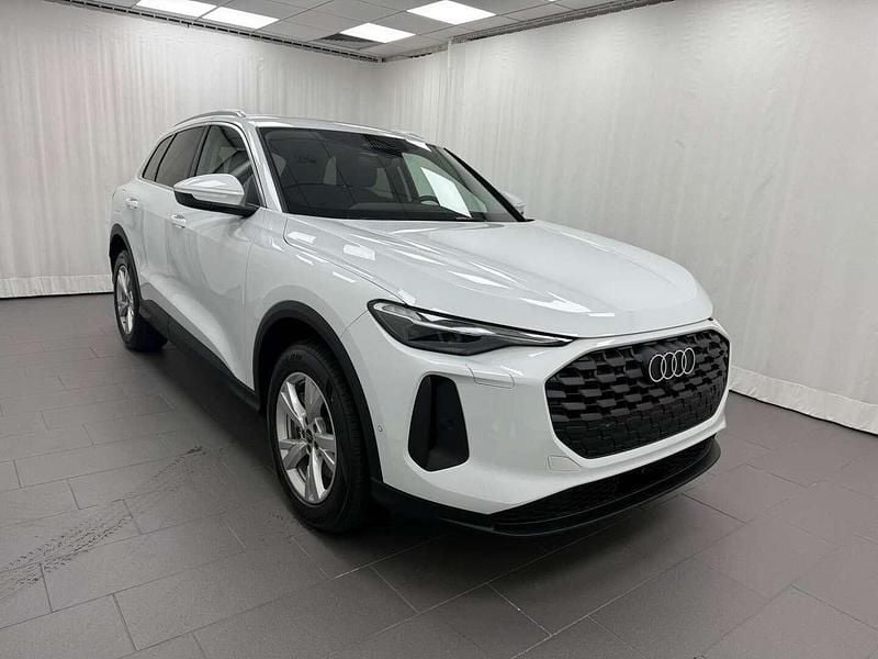 Bianco Nuova 2025 Audi Q5 Business SUV | 68.800 € - Immagine 1/4