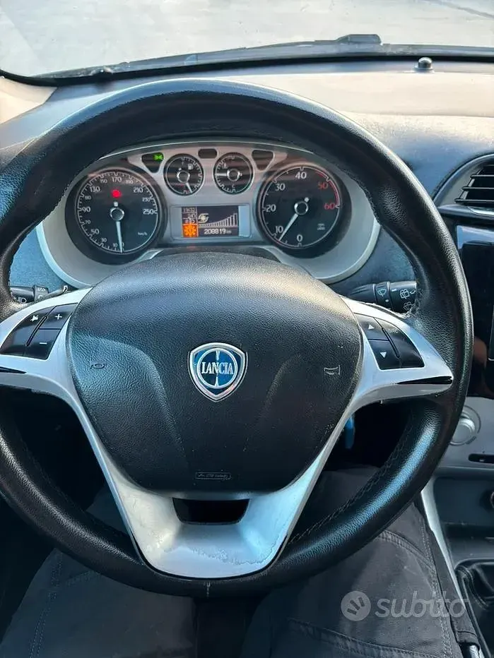 Usata Lancia Delta 120 CV (88 kW) 2008 Utilitaria