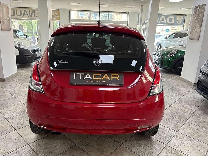 Usata Lancia Ypsilon Gold 69 CV (50 kW) 2016 Rosso Utilitaria