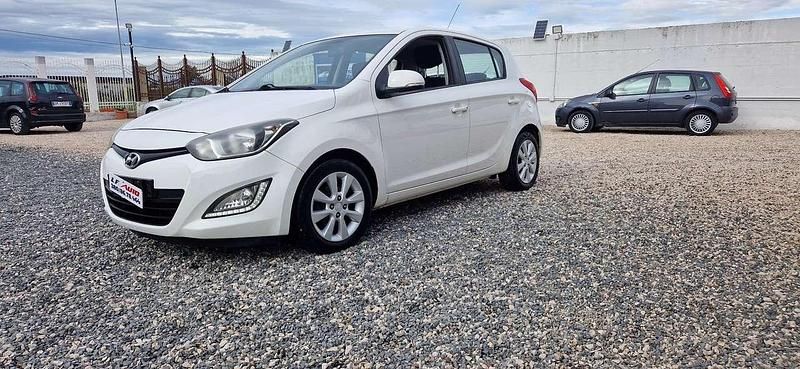Usata Hyundai i20 Edition 75 CV (55 kW) 2012 Bianco Utilitaria