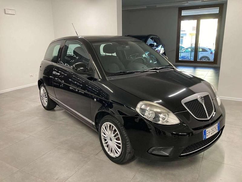 Usata Lancia Ypsilon 69 CV (50 kW) 2011 Nero Utilitaria