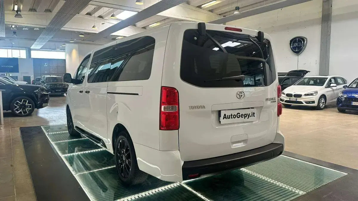 Usata Toyota Proace Verso Edition 177 CV (130 kW) 2022 Bianco Station wagon