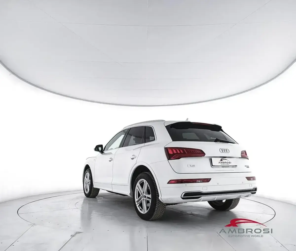 Used Audi Q5 S-line plus 190 HP (139 kW) 2019 White SUV