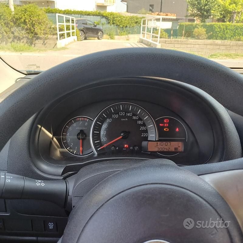 Usata Nissan Micra 75 CV (55 kW) 2015 Blu Utilitaria