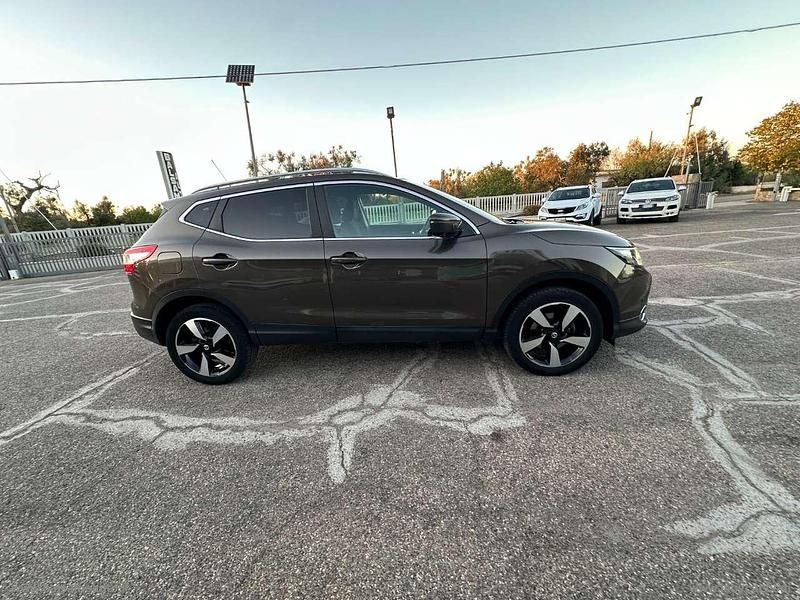 Usata Nissan Qashqai Tekna 110 CV (80 kW) 2017 Marrone SUV