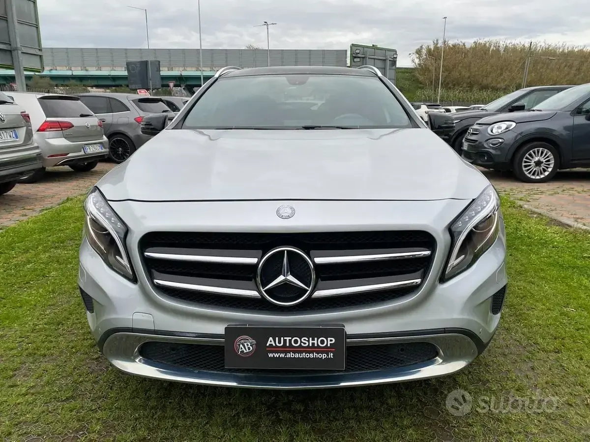 Usata Mercedes GLA200 137 CV (100 kW) 2014 Gray SUV