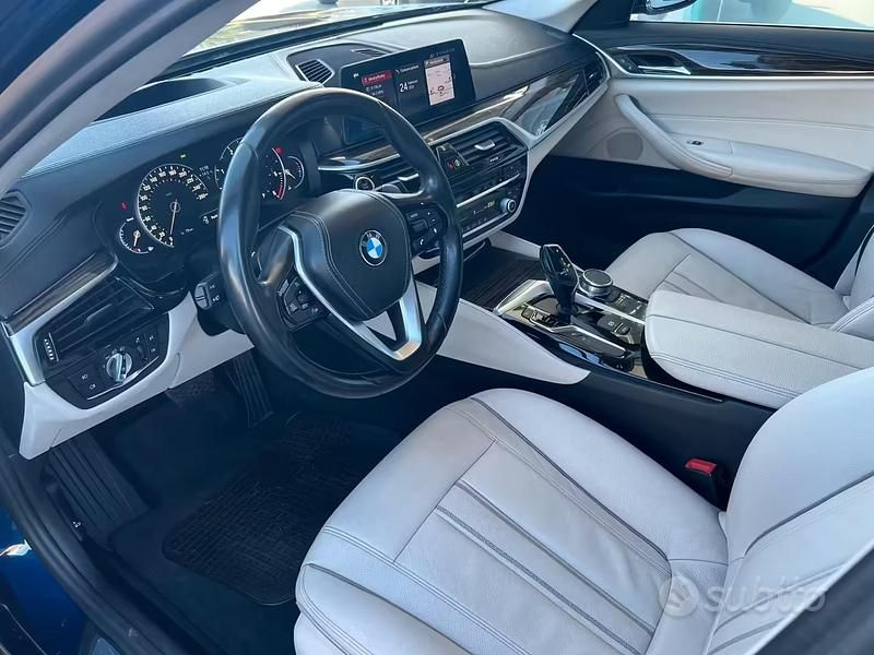 Usata BMW 530 Luxury Line 265 CV (194 kW) 2017 Blu Berlina