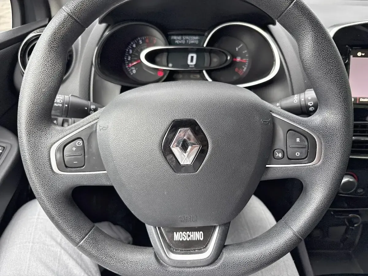 Usata Renault Clio Zen 90 CV (66 kW) 2019 Grigio Utilitaria