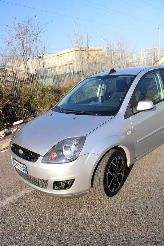 Usata Ford Fiesta Ghia 68 CV (50 kW) 2008 Berlina