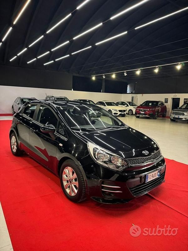 Usata Kia Rio 74 CV (54 kW) 2017 Nero Berlina