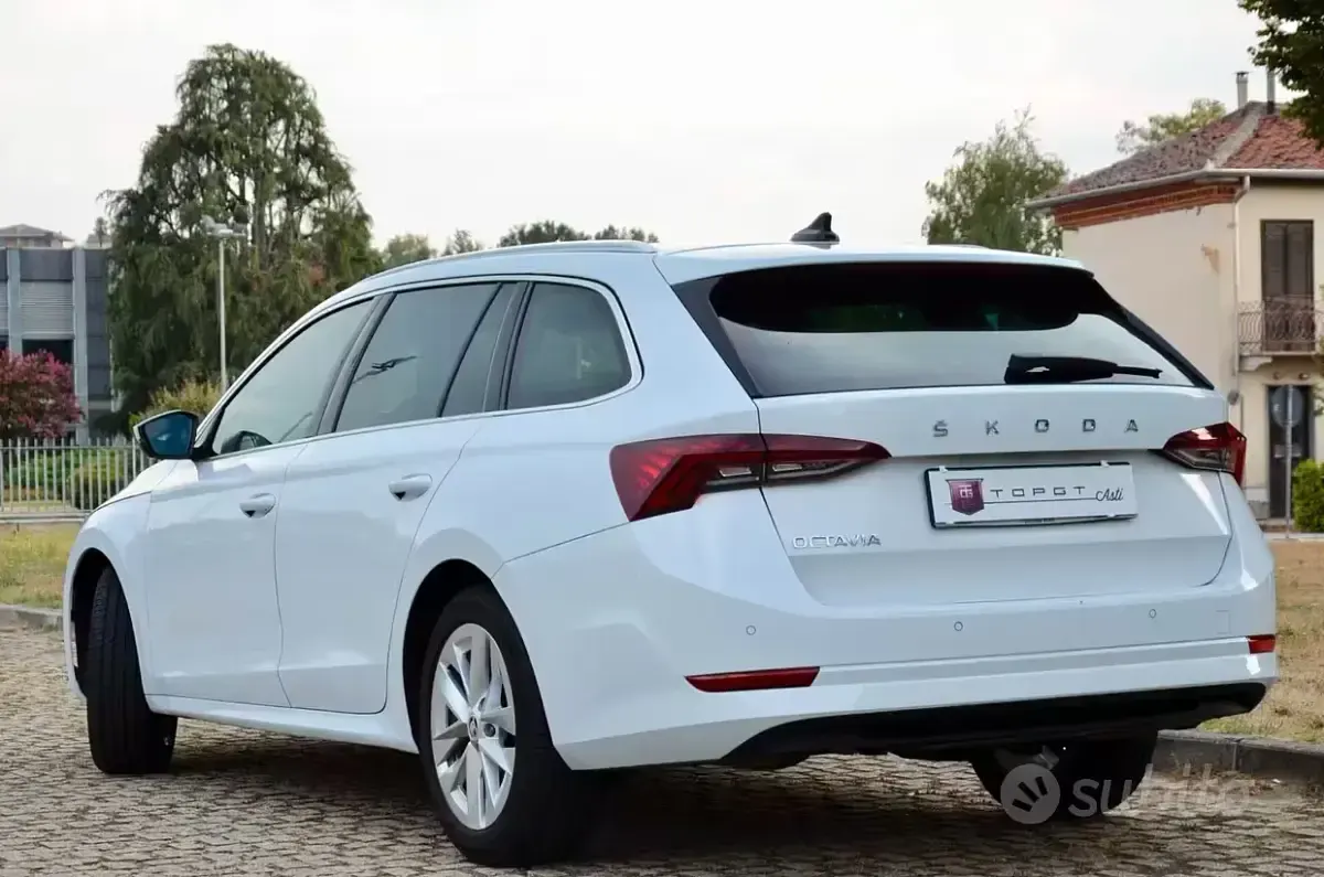 Usata Skoda Octavia Executive 116 CV (85 kW) 2021 Bianco Station wagon