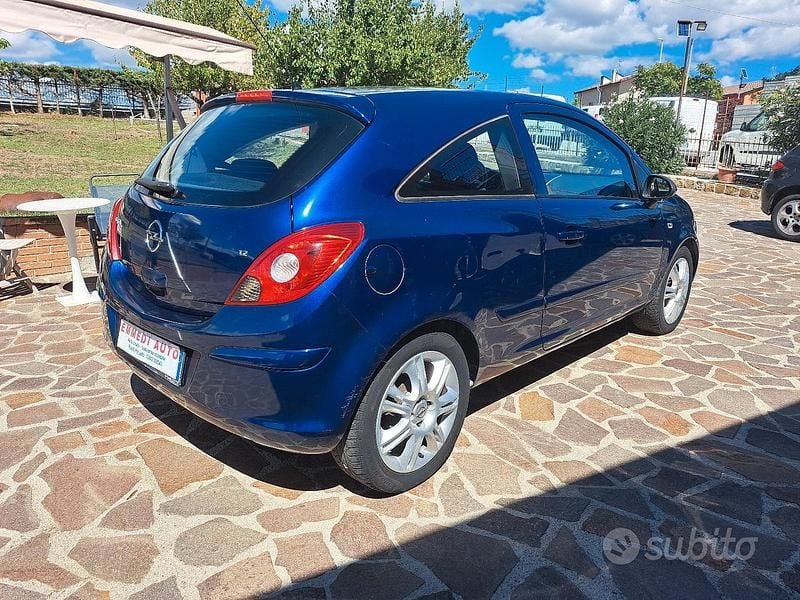 Usata Opel Corsa 80 CV (58 kW) 2006 Blu Utilitaria