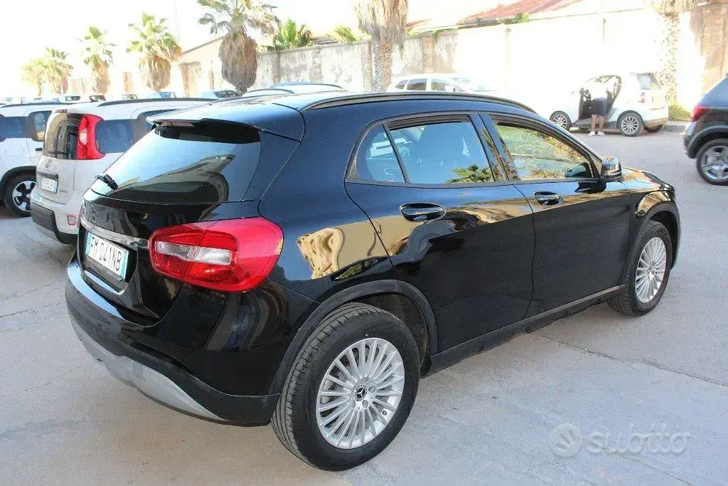 Usata Mercedes GLA200 Business 136 CV (100 kW) 2018 Nero SUV