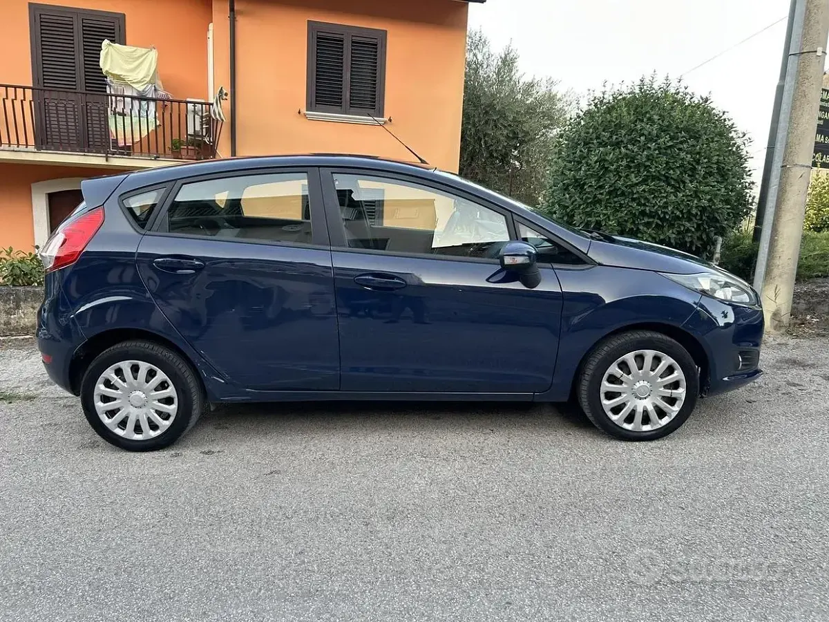 Usata Ford Fiesta 97 CV (71 kW) 2014 Bluazzurro Utilitaria
