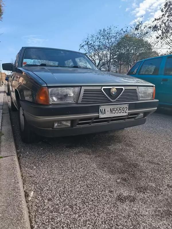 Usata Alfa Romeo 75 1986 Grigio Berlina