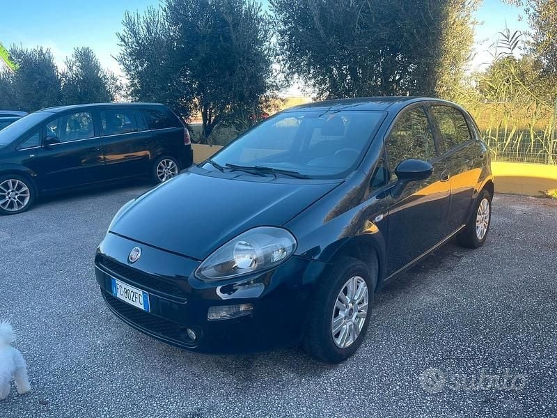 Blu Usata 2016 Fiat Punto Lounge Tre volumi | 4900 € (Buon prezzo) - Immagine 1/4