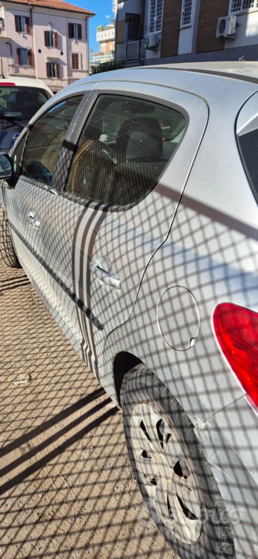 Begagnad Peugeot 207 88 HK (64 kW) 2007 Grå Halvkombi