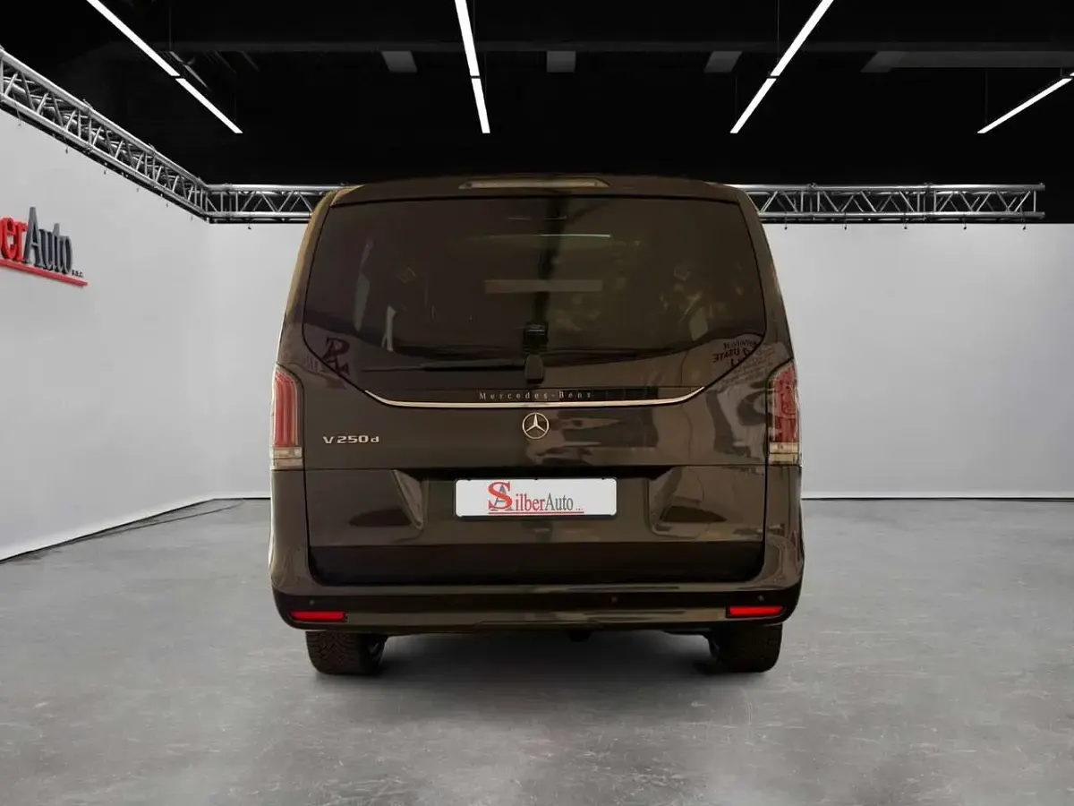 Usata Mercedes V250 Avantgarde 190 CV (139 kW) 2025 Nero Monovolume