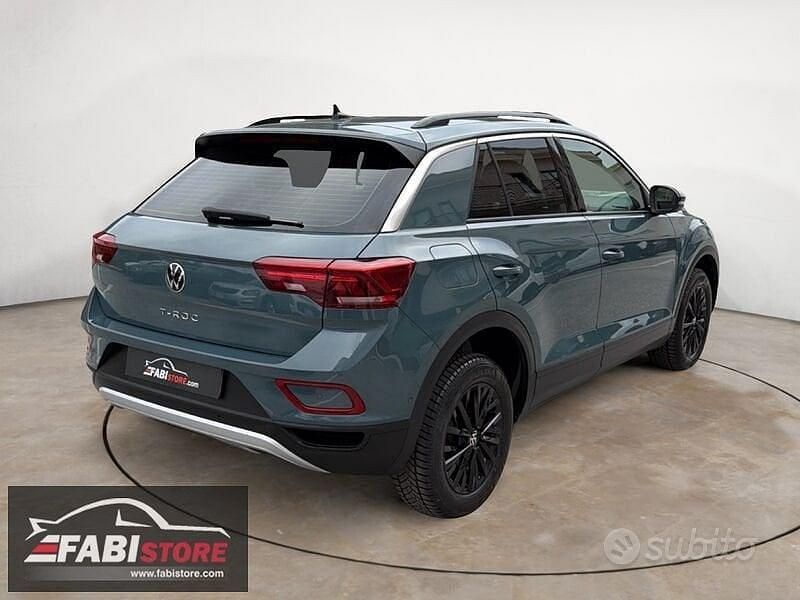 Usata VW T-Roc Style 150 CV (110 kW) 2024 Blu SUV
