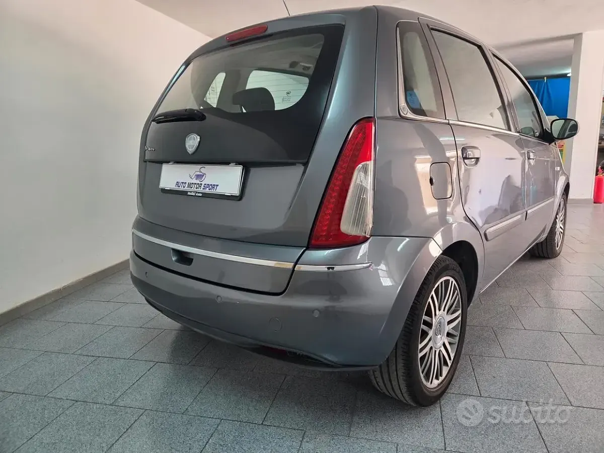 Usata Lancia Musa 120 CV (88 kW) 2010 Grigio Monovolume