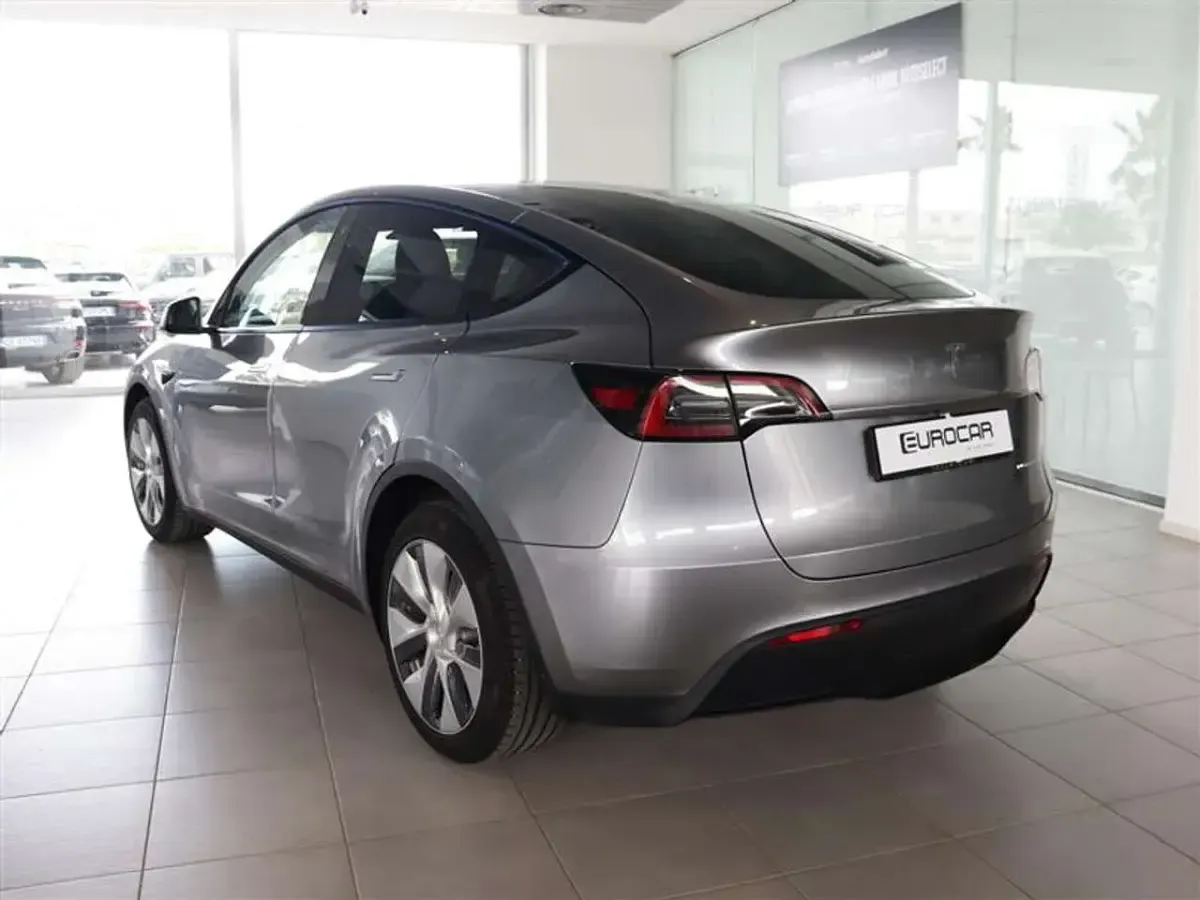 Usata Tesla Model Y 378 kW (514 CV) 2023 Grigio / gray SUV