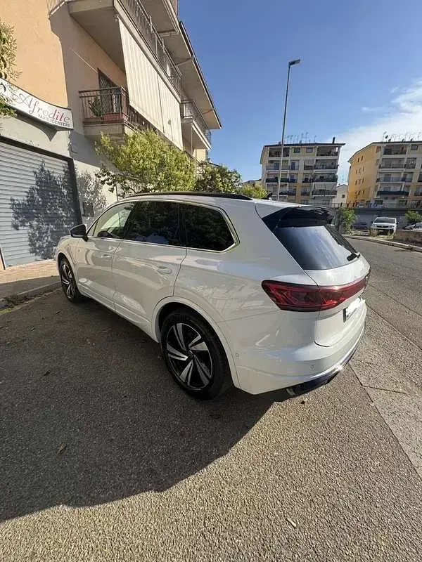 Usata VW Touareg R-line 231 CV (169 kW) 2024 SUV