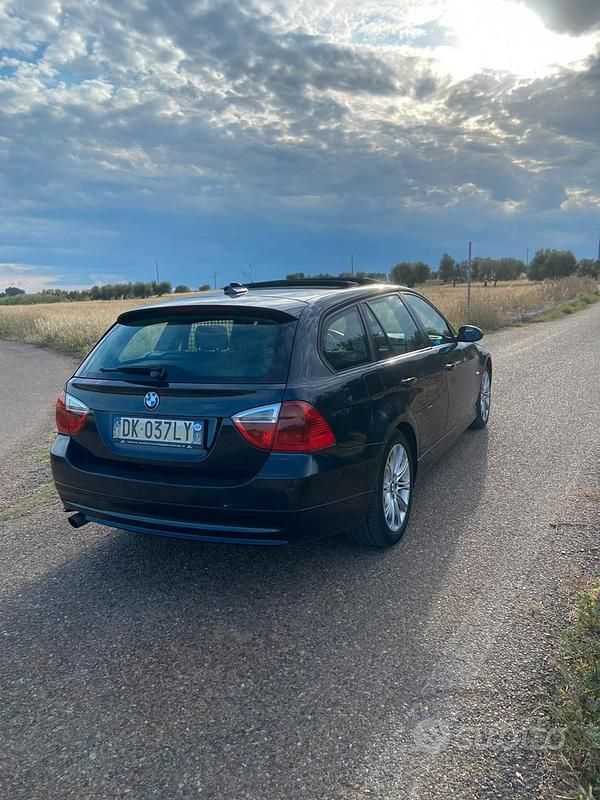 Begagnad BMW 318 2007 Blå Kombi