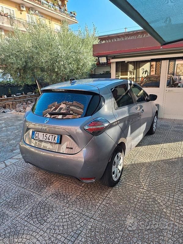 Usata Renault Zoe Evolution 100 kW (136 CV) 2022 Grigio Utilitaria