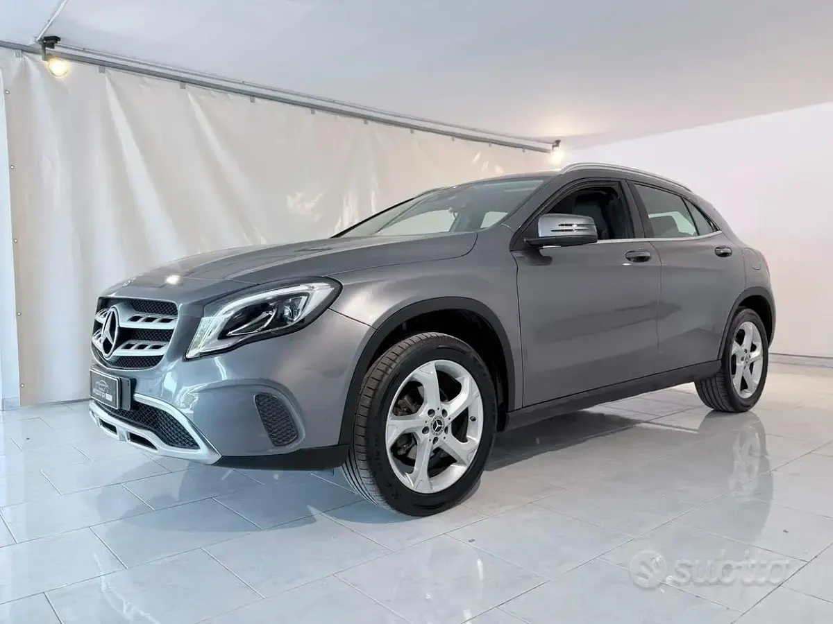 Usata Mercedes GLA180 Premium 109 CV (80 kW) 2018 Grigio SUV