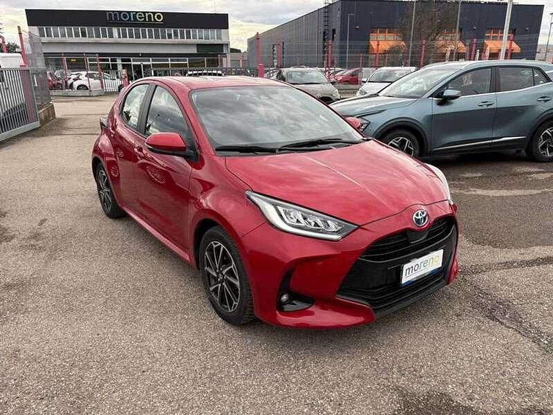 Usata Toyota Yaris Hybrid Trend 116 CV (85 kW) 2022 Rosso Utilitaria
