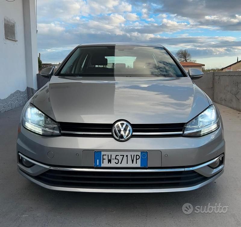 Begagnad VW Golf VII Business 116 HK (85 kW) 2019 Grå Sedan