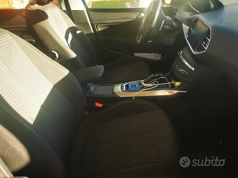 Usata Peugeot 308 SW 131 CV (96 kW) 2018 Blu/azzurro Station wagon