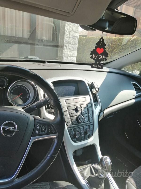 Usata 2015 Opel Astra GTC Coupé | 9200 € (Cara) - Immagine 1/3