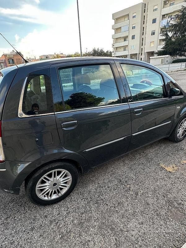 Usata Lancia Musa 95 CV (69 kW) 2009 Grigio Monovolume