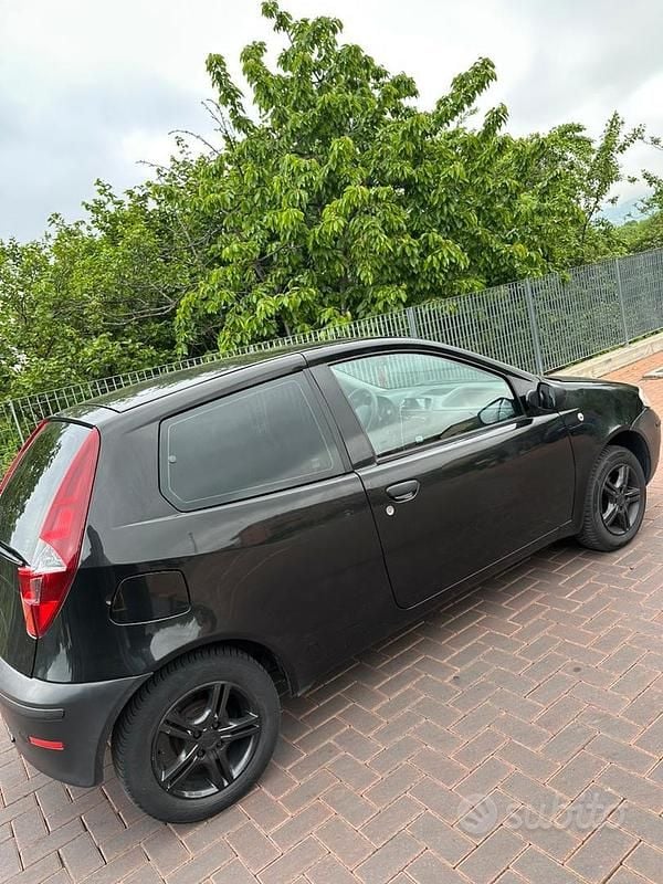 Usata Fiat Punto Classica 60 CV (44 kW) 2010 Nero Utilitaria