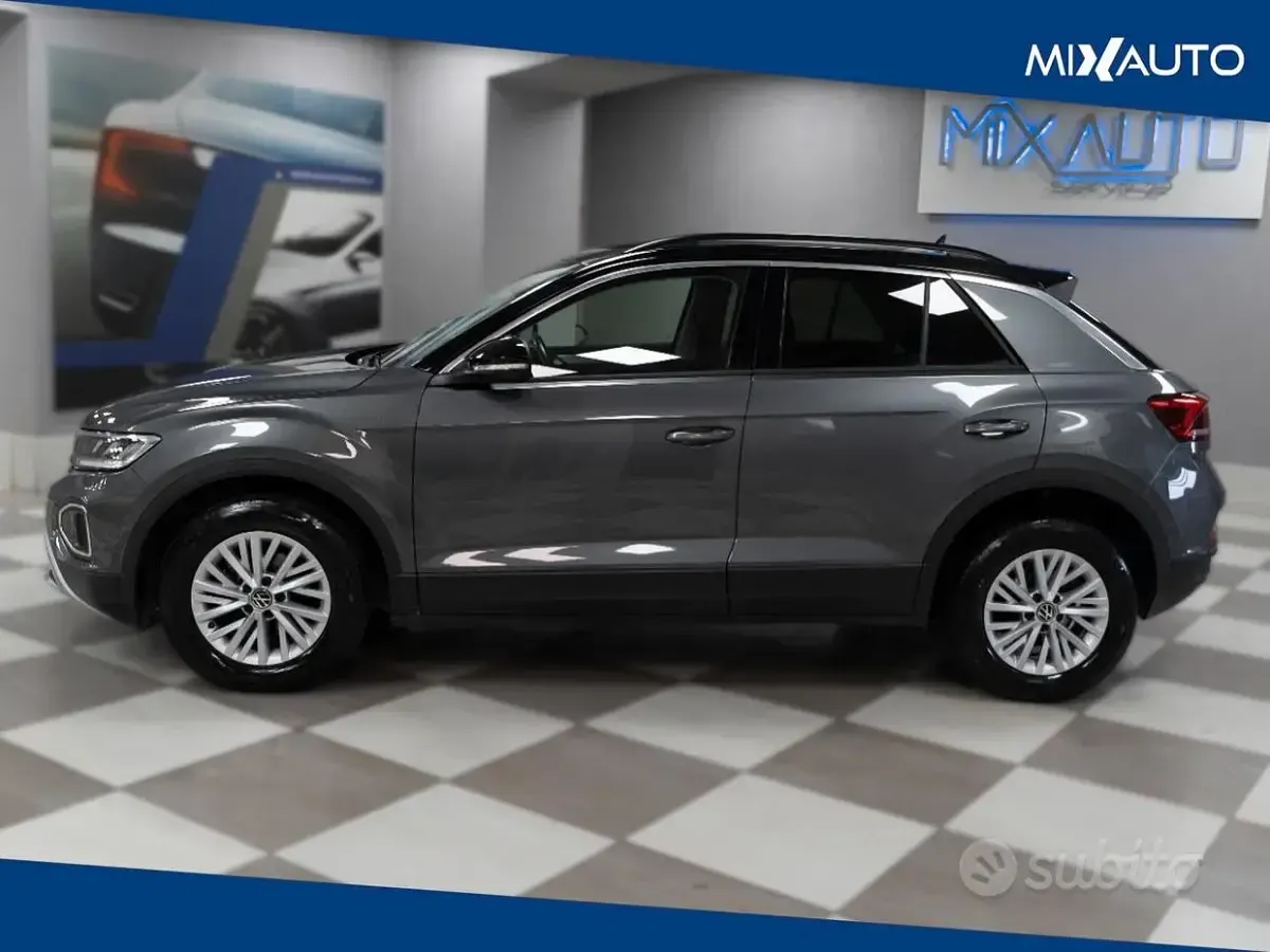 Usata VW T-Roc Life 150 CV (110 kW) 2022 Grigio SUV