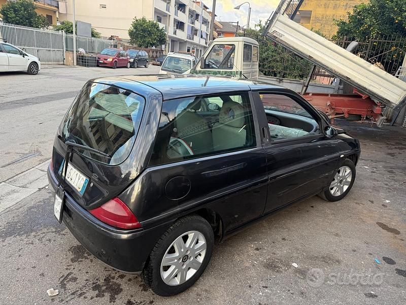Usata Lancia Ypsilon 59 CV (43 kW) 2002 Nero Utilitaria