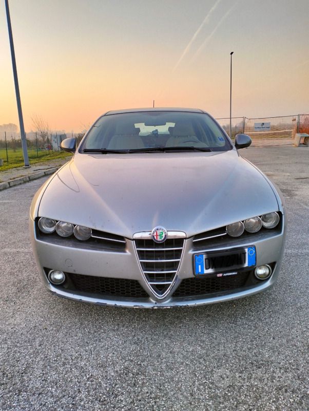 Usata 2009 Alfa Romeo 159 Station wagon | 2200 € (Buon prezzo) - Immagine 1/4