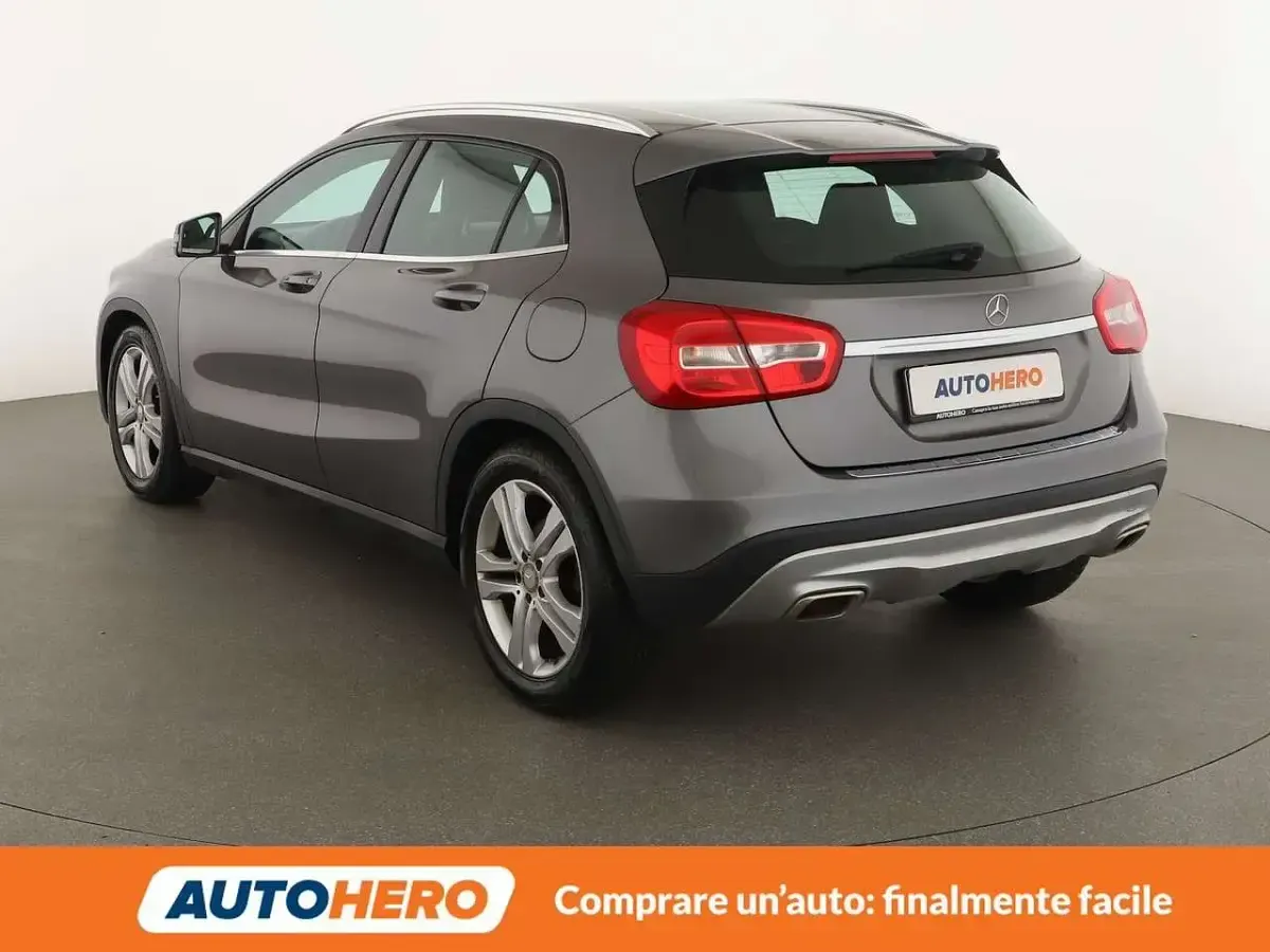 Usata Mercedes GLA200 136 CV (100 kW) 2016 Grigio SUV